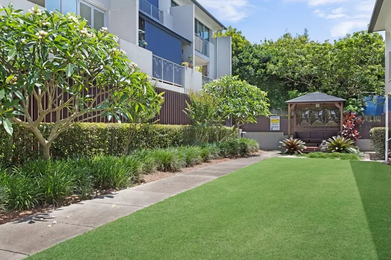 Large Refurbished One Bedroom Plus Multi Purpose Room Apartment