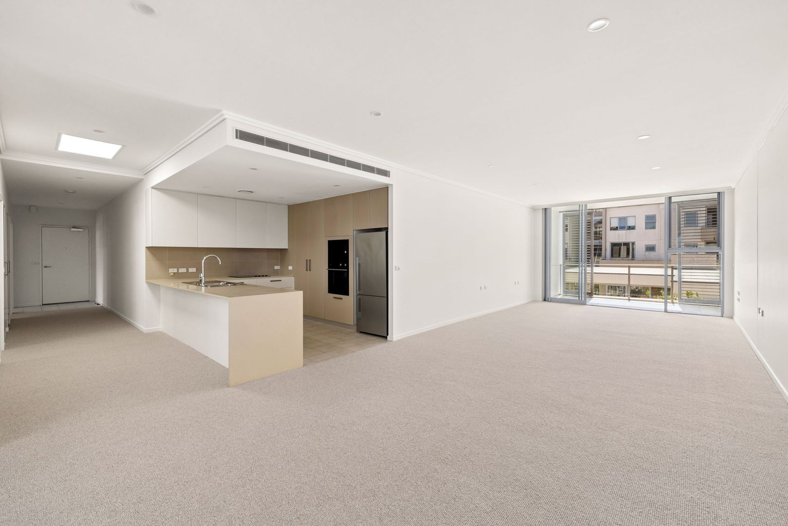 Newly Refurbished House-Sized Apartment In The Residences 