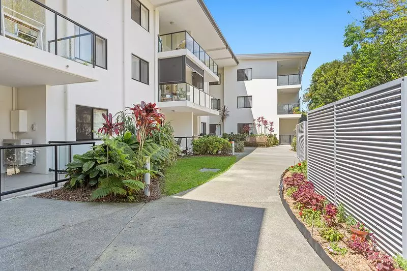 Elevated one-bedroom apartment in peaceful green setting