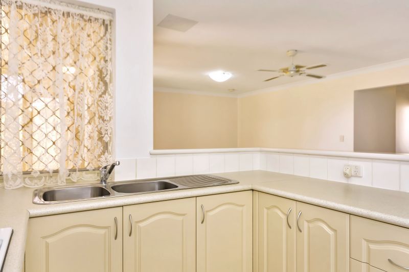 ARCADIA WATERS MADDINGTON - Enjoy The Serenity & Rear Gable Patio