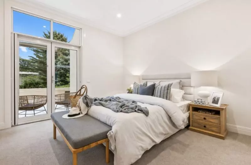 Spacious two-bedroom apartment with north-facing balcony