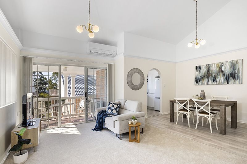 Gorgeous renovated sunny unit