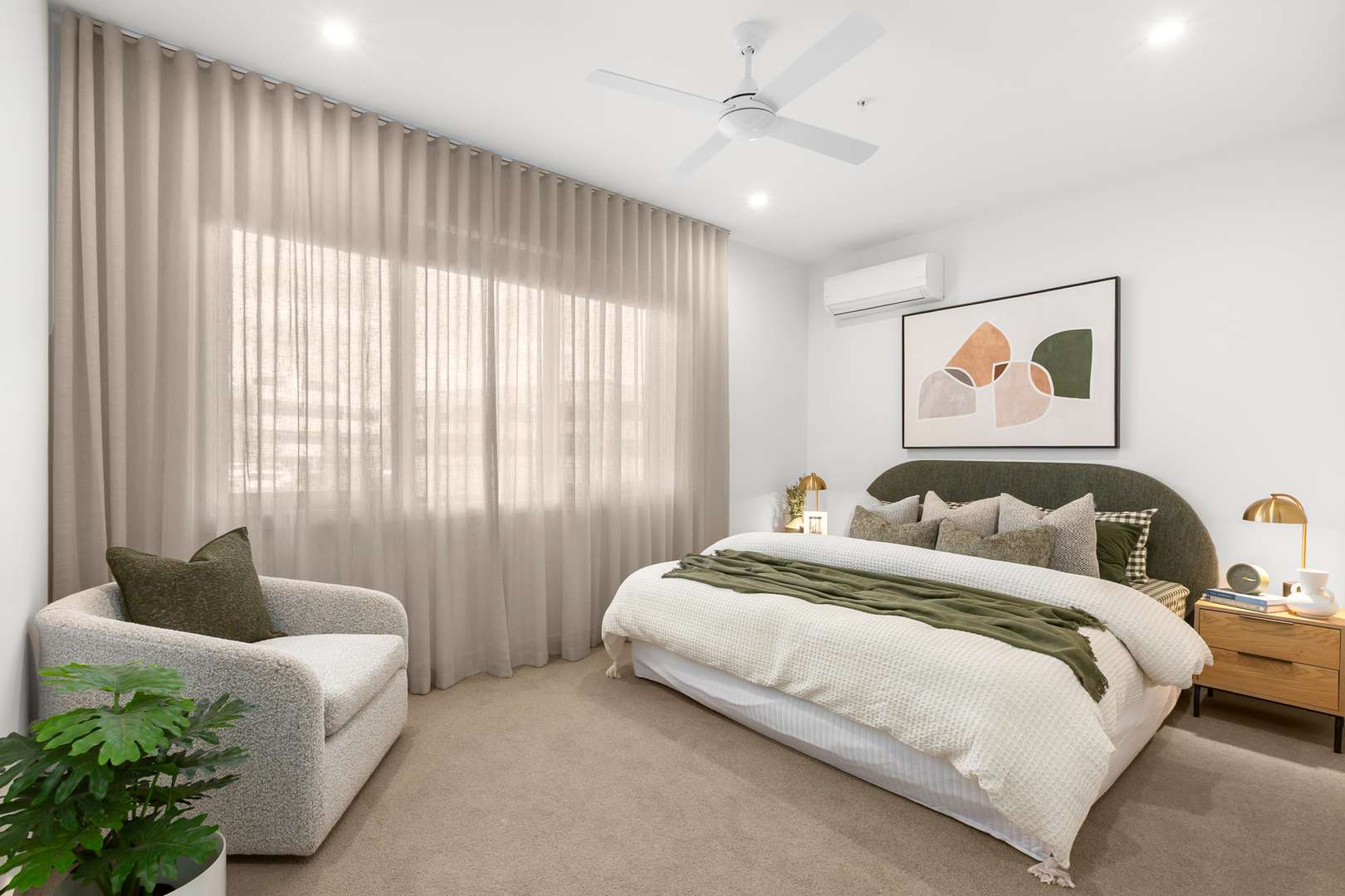 First-floor 2-bedroom corner apartment