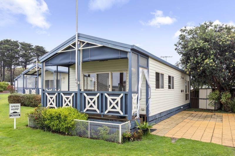 Cheerful 2 Bedroom Home- Ready for its new Owners!