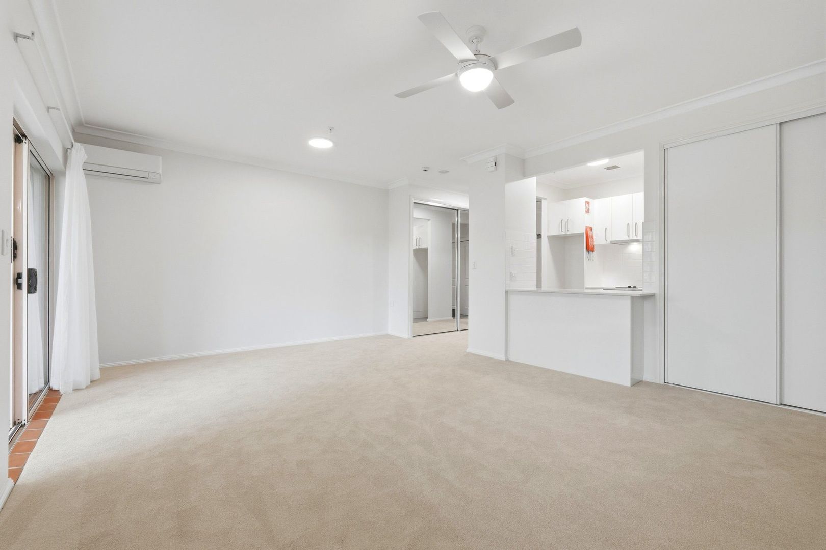 First Floor Studio Apartment in Tarragal Manor