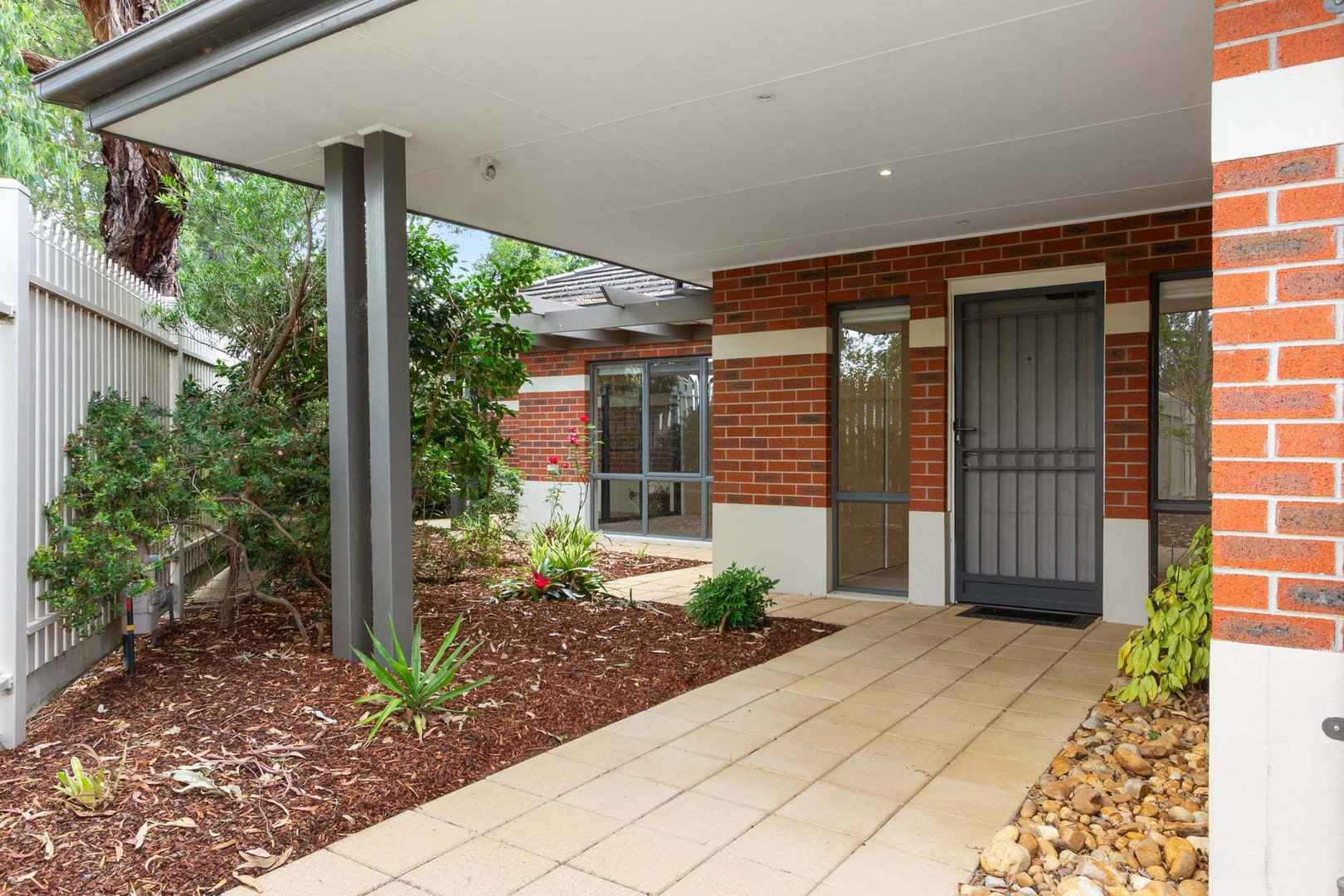 Looking for the space of a house, with a garden to match?