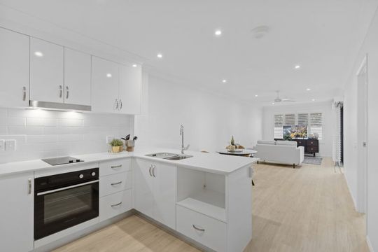 Top-level one-bedroom apartment by the bay