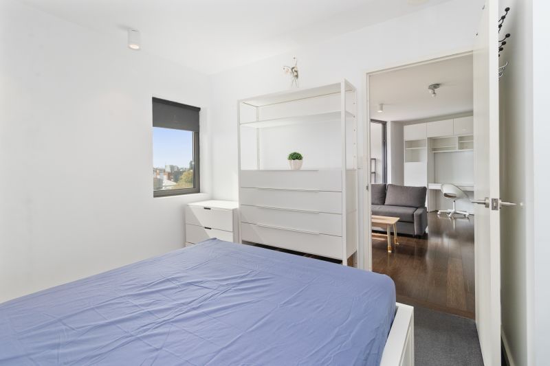 Luxurious Urban Living in Central Location!