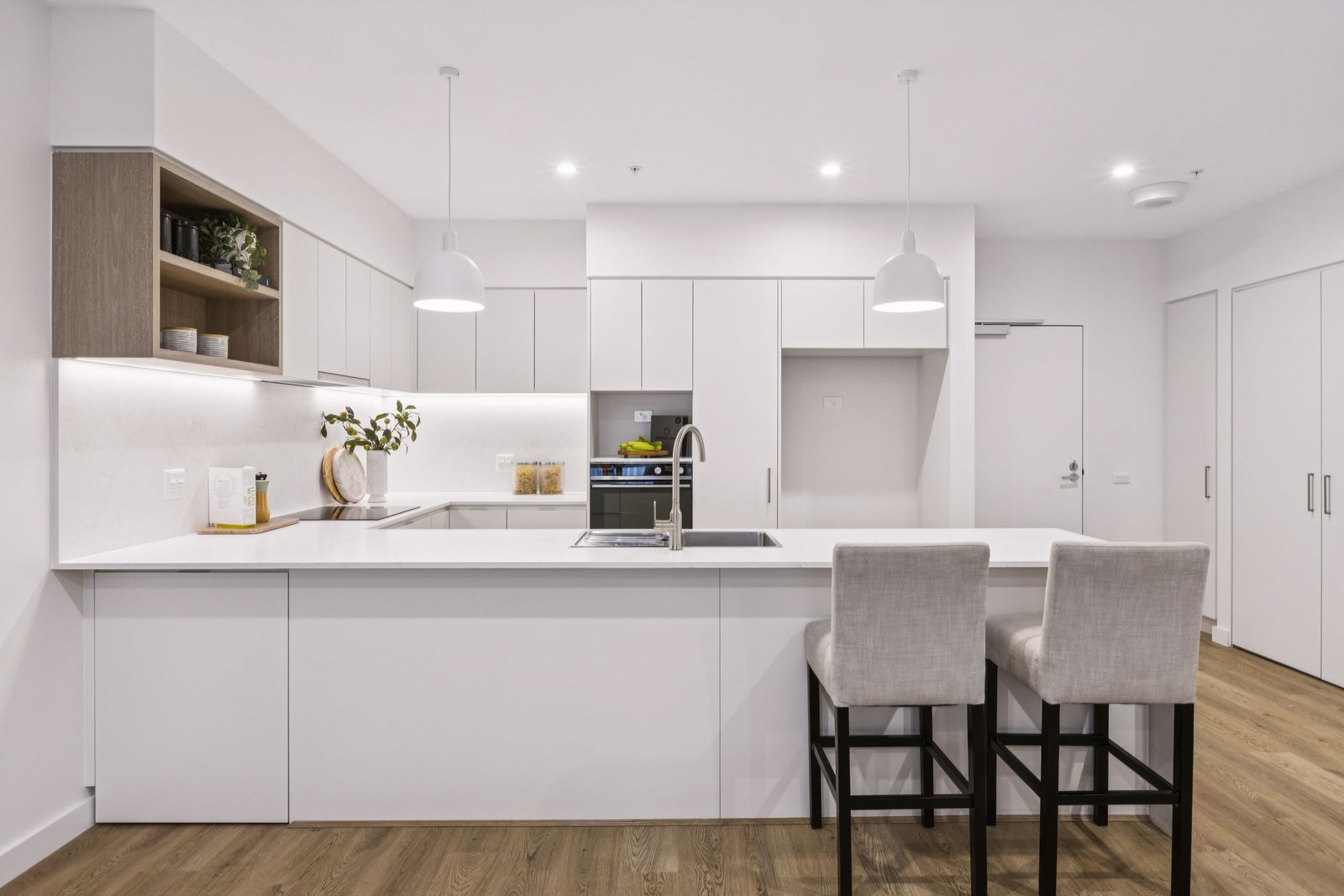 Generously sized first floor 2-bedroom apartment