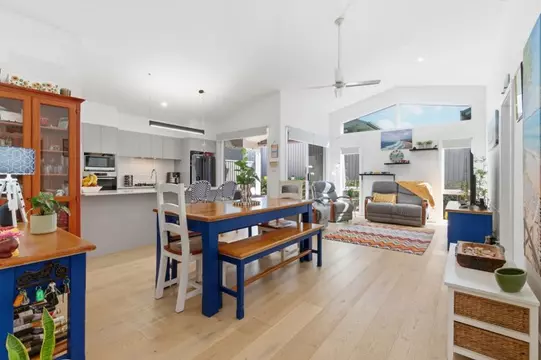 Modern Comfort Meets Seamless Indoor Outdoor Living