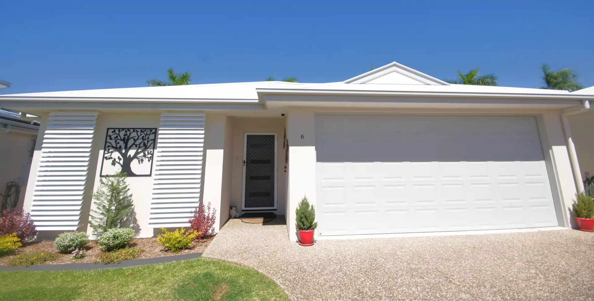 Stunning Lilly Pilly Home