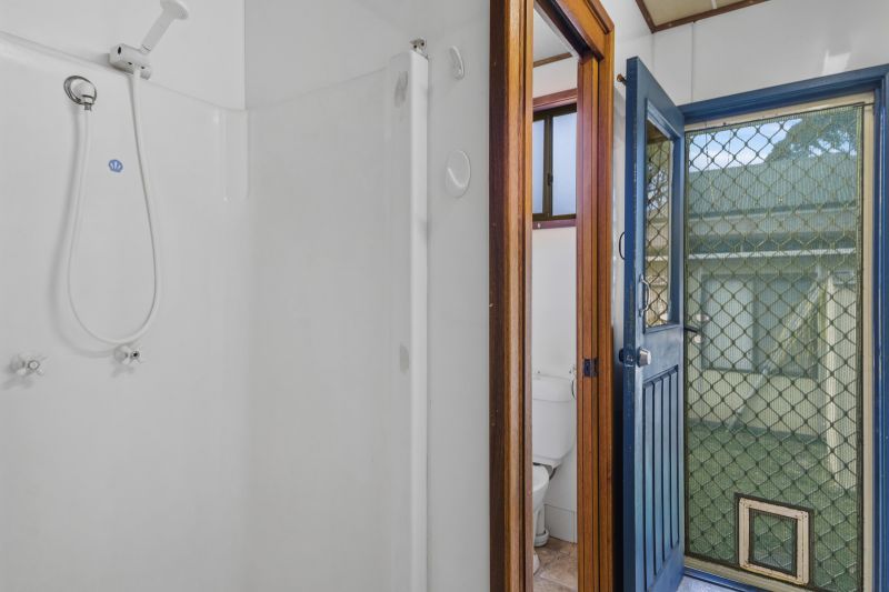 Vibrant Bungalow- Move in Now, Ready for Renovations!