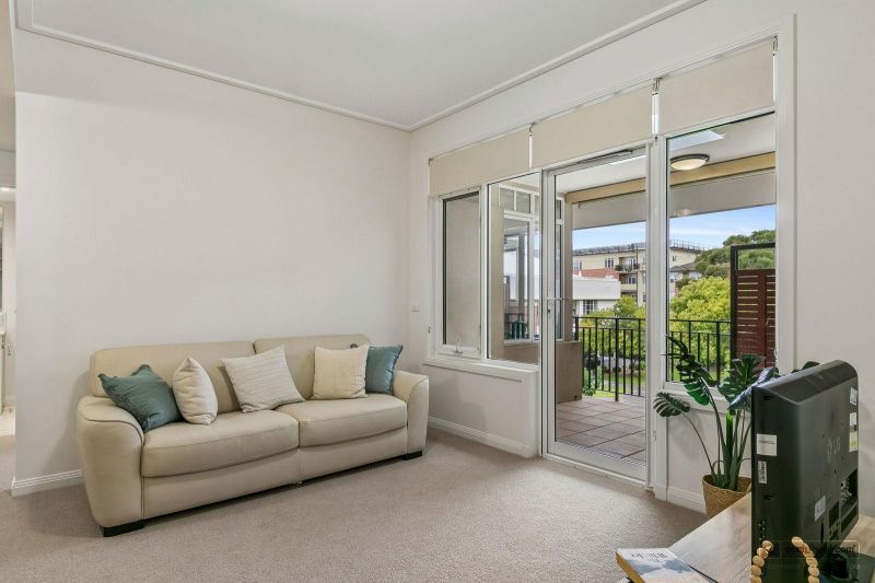 Bright, Stylish and Garden Views