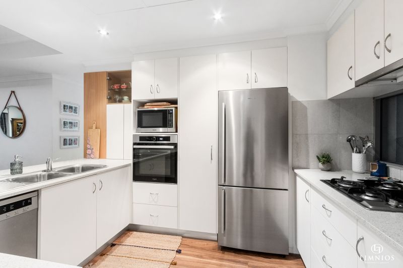 Oversize apartment with park views!