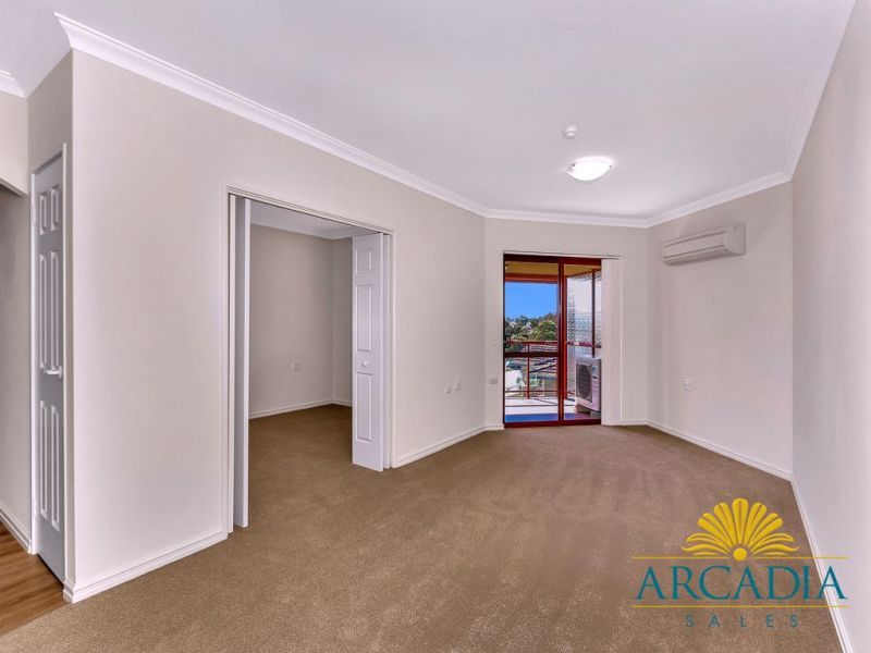 Arcadia Waters Bicton - Views, Views & More Views...
