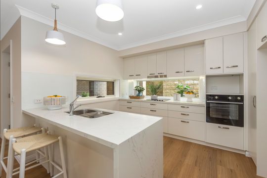 Beautifully positioned villa with golf course views