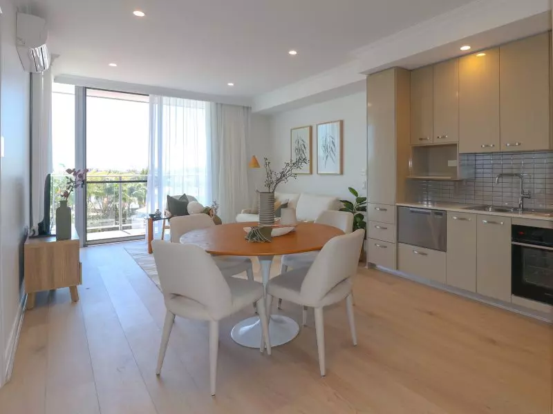 SOLD - Newly reinstated Apartment with amazing full city views -this awaits you! 1 bedroom / 1 study / 1 bathroom