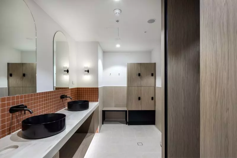 Spacious 2-bedroom apartment with private balcony & study nook