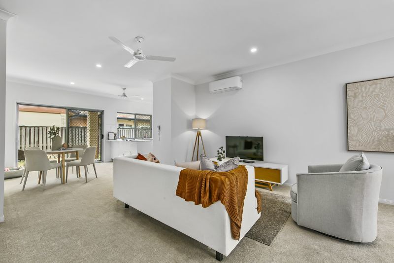 2-bedroom, 2-bathroom villa with attached garage
