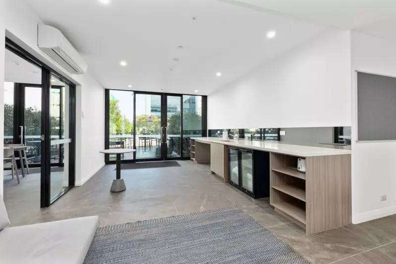 Great Location, Modern & Professional Lifestyle!