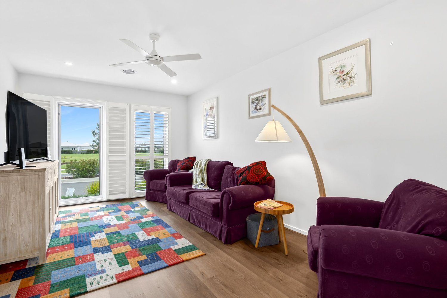 BRIGHT AND LIGHT AND LUSH PARK OUTLOOK!