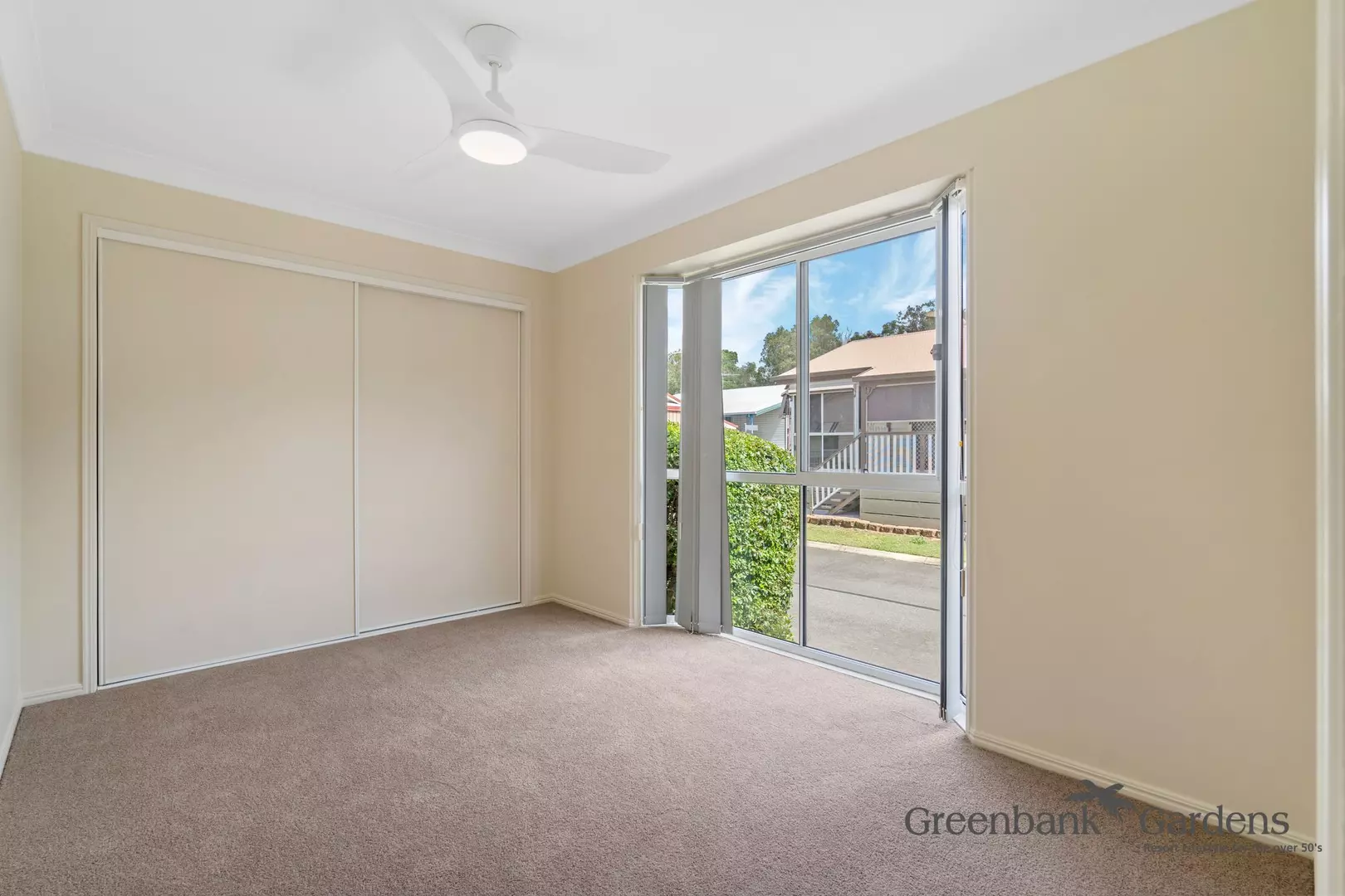 Beautiful 3 Bedroom Home with Bush-land Views - GREENBANK GARDENS