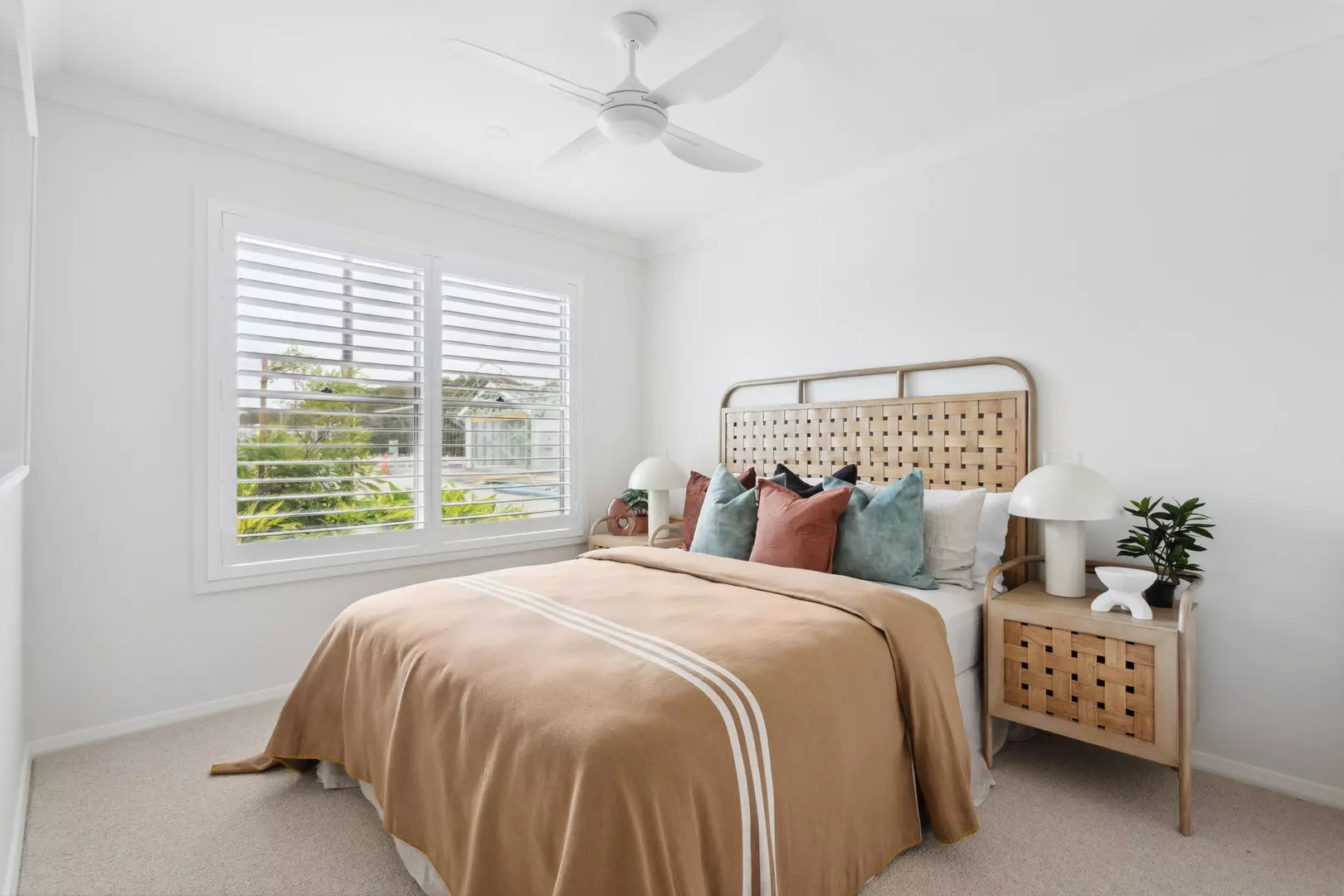 Clifton Yamba | Twist and Shout | 2-bed+ study 2-baths 2-garage | Prime NE location - ready for Summer!