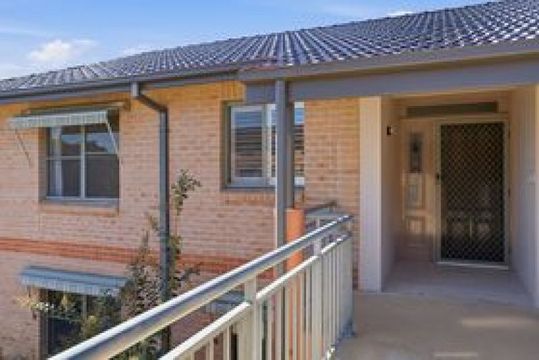 Charming 3 bedroom upper floor unit