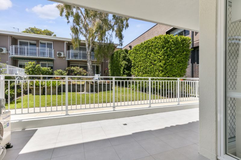 Beautifully refurbished one bedroom serviced apartment with separate bedroom and ensuite plus kitchenette and balcony