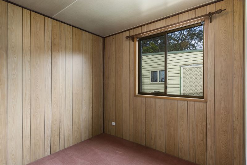 Vibrant Bungalow- Move in Now, Ready for Renovations!