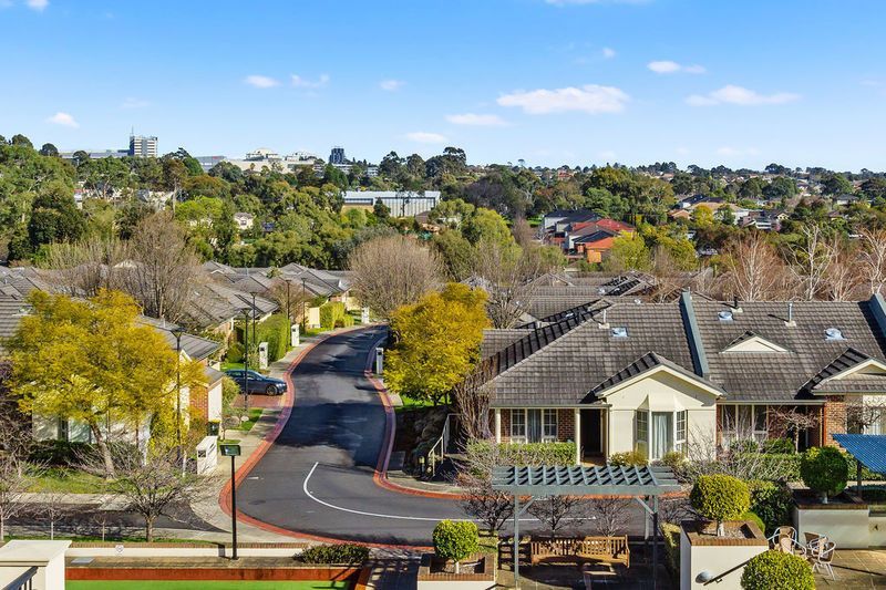 Large One-bedroom apartment plus study with breathtaking views