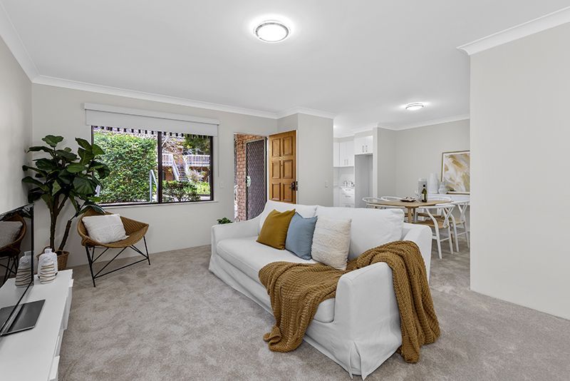 Beautifully renovated 2-bedroom ground floor unit with large courtyard