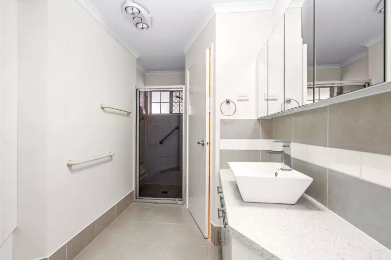 Beautiful two bedroom, two bathroom villa with sun/craft room.