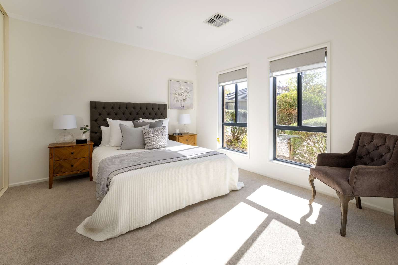 Eldercare Elmwood Grove: stunning three-bedroom villa with garage