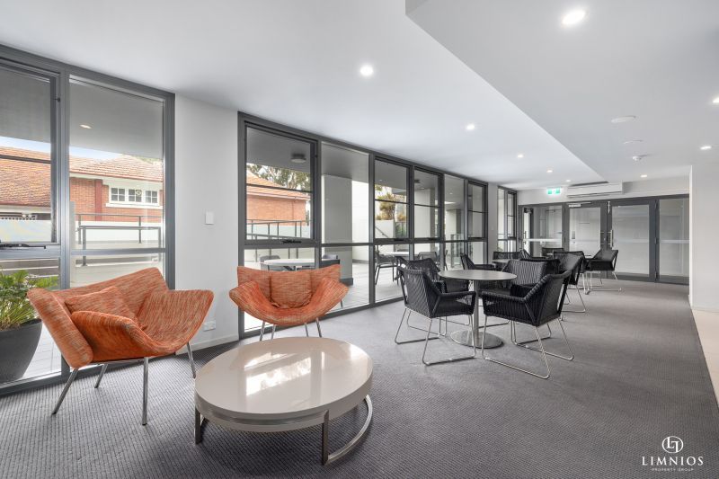 Exquisite Modern Living, Impressive with Great View!