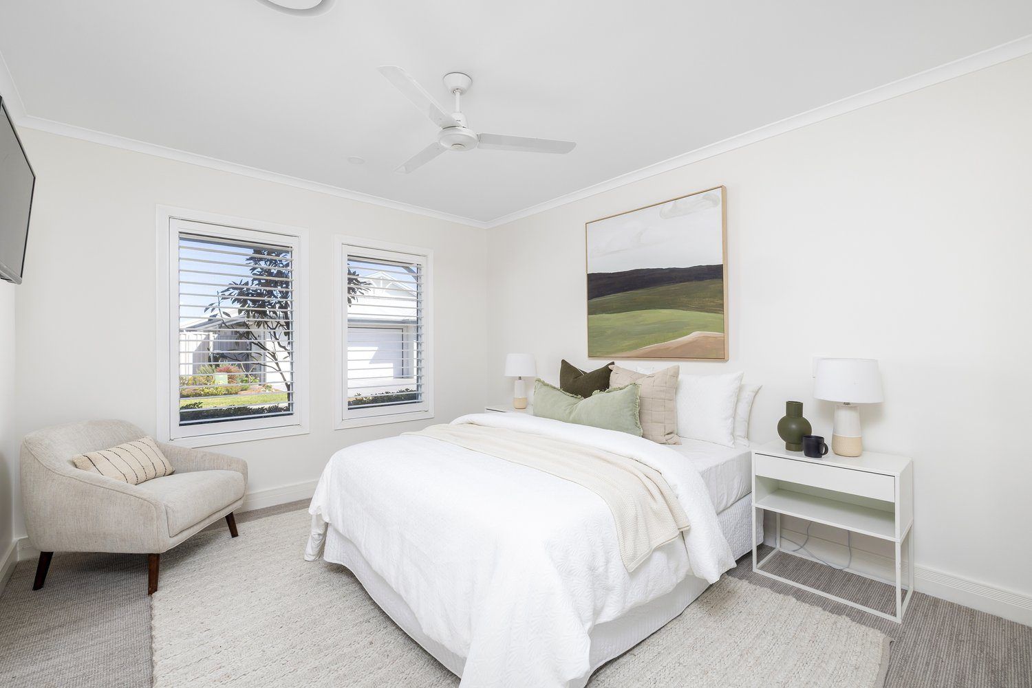 Elegant Three-Bedroom Retreat - Sunlit Alfresco Living
