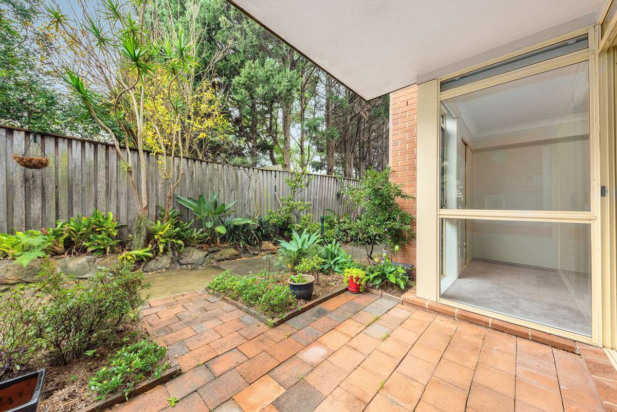 WONDERFUL NORTH FACING GROUND FLOOR—RARE FIND