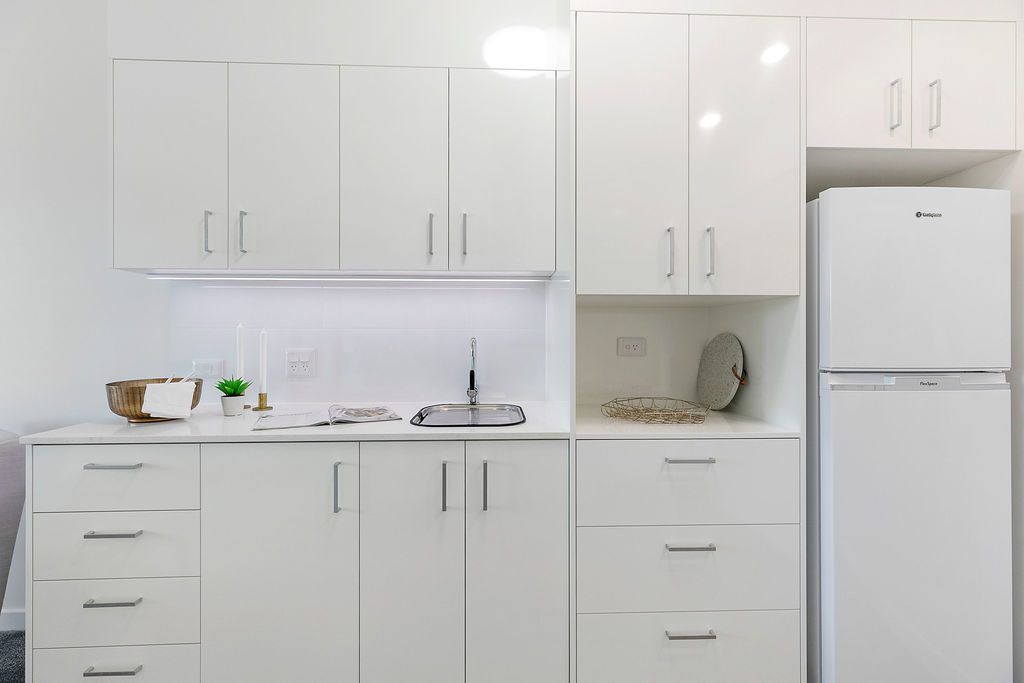 Sunny 1-bedroom apartment with beautiful community views