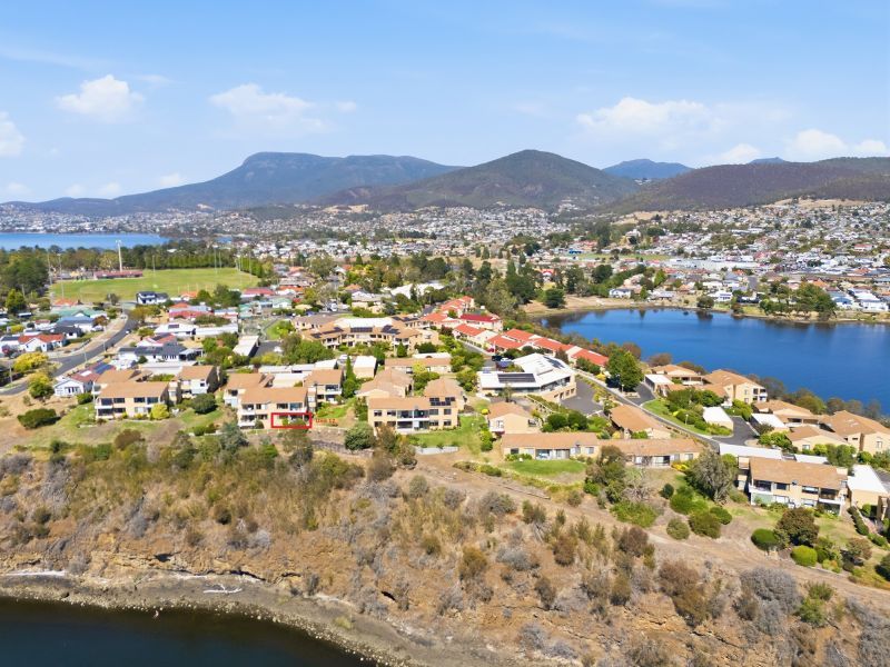 Magnificent views of Derwent River