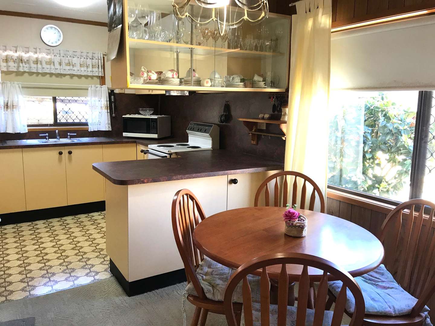 Convenience location 2 bedrooms house is open for adding new retirement home ideas