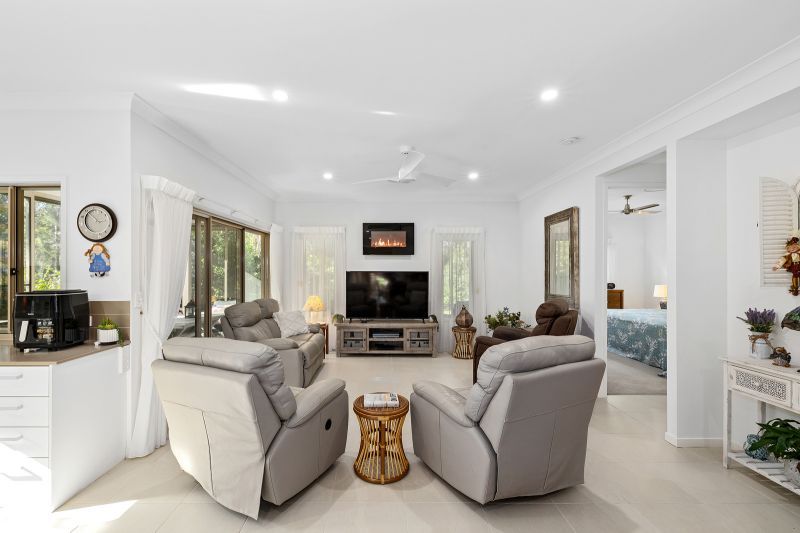 Natural Bushland Retreat- Luxury 3 bedroom Home with Study