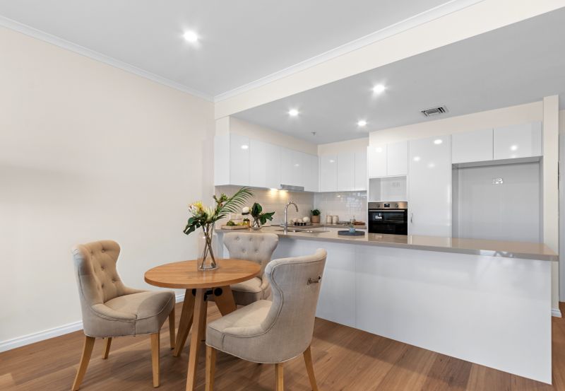 Large One-bedroom apartment plus study with breathtaking views