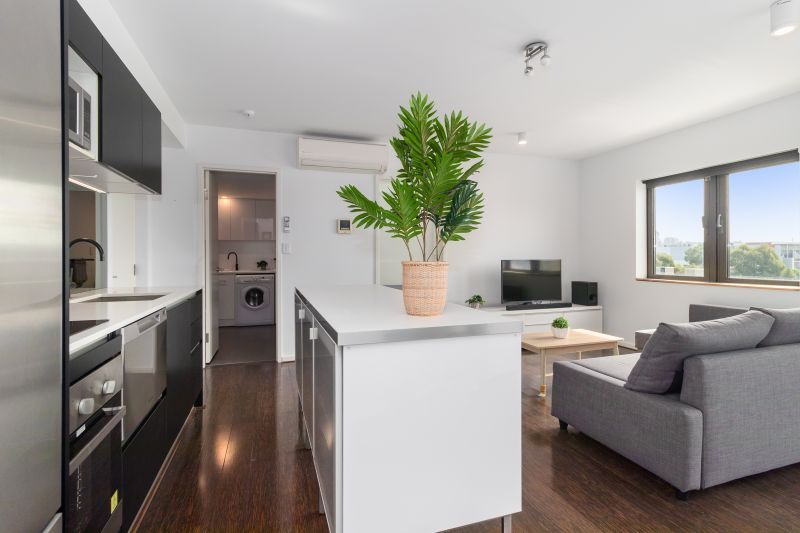 Luxurious Urban Living in Central Location!