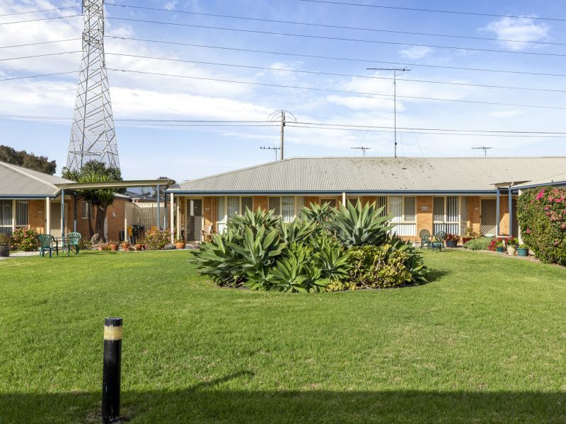 Single Self-Catered Unit – Rent in Seniors Community