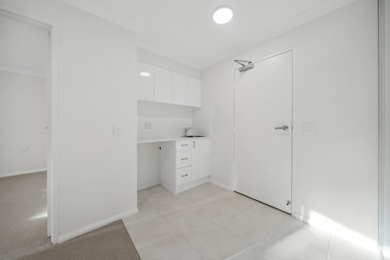 Luxury Serviced Apartment in Vibrant Lutanda Manor