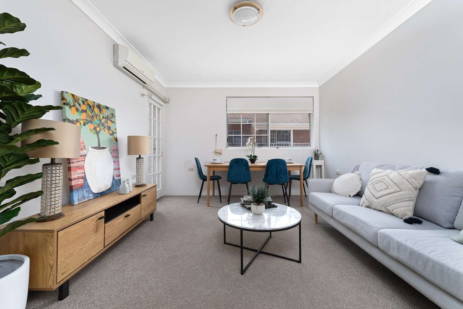 Fully Renovated Serviced Apartment – Sunny North-Facing Balcony, Easy Street Access