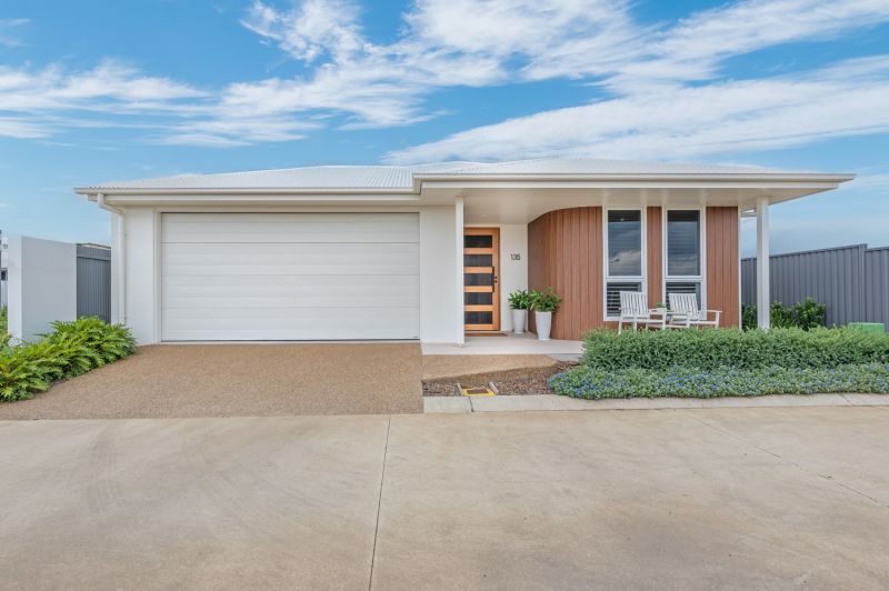 Coral Sea Dreaming -  Spacious Three-Bedroom Retreat