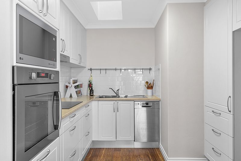 Rarely available 2 bedroom, spacious, immaculately presented ground floor villa