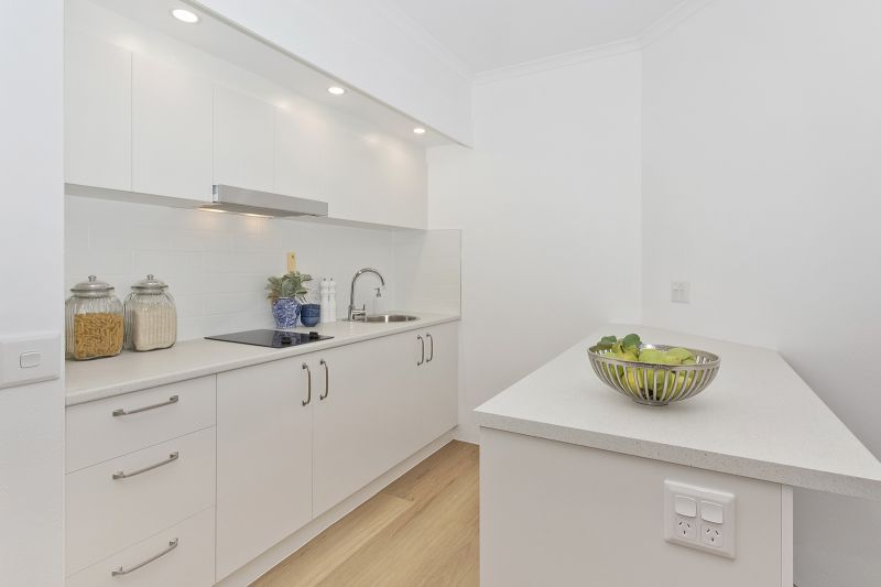 Easy access one-bedroom apartment with spacious courtyard