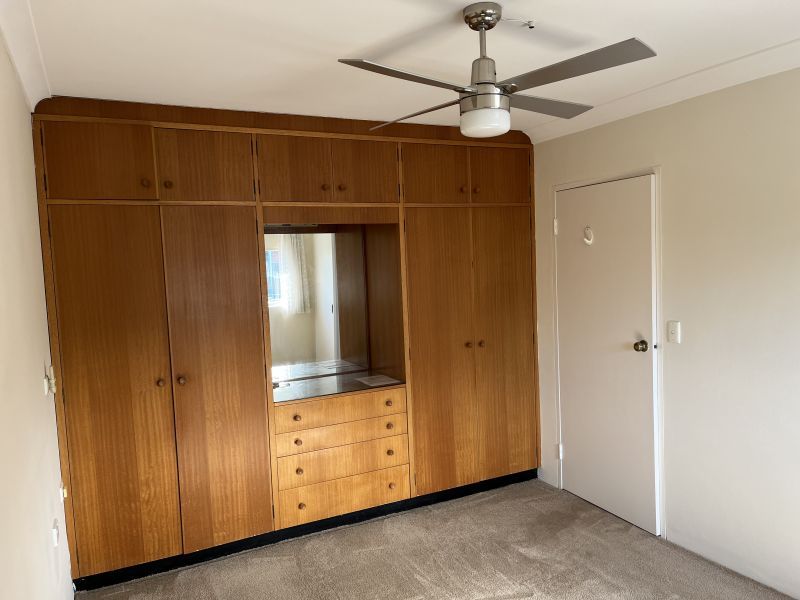 This generously proportioned floorplan offers worry-free, secure retirement living